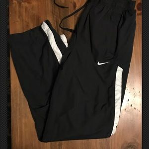 Men’s Nike Lined Black Windpants Small